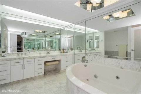 Condominio en venta en Aventura, Florida, 2 dormitorios, 148.64 m2 № 2011245 - foto 12