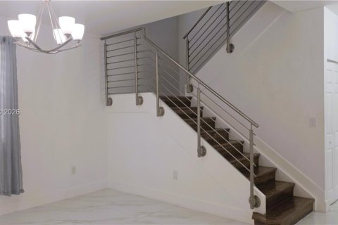 Villa ou maison à louer à Homestead, Floride: 4 chambres, 239.04 m2 № 2435704 - photo 2