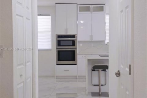 Villa ou maison à louer à Homestead, Floride: 4 chambres, 239.04 m2 № 2435704 - photo 5