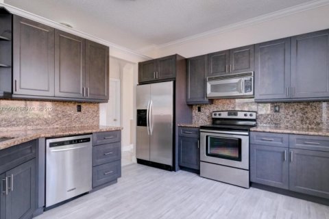 Villa ou maison à louer à Coconut Creek, Floride: 4 chambres, 213.68 m2 № 1997586 - photo 10