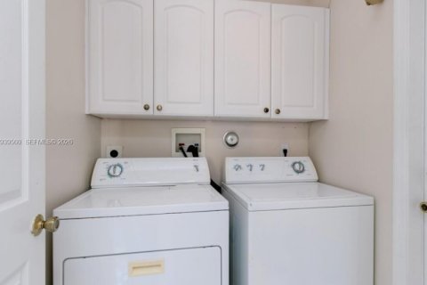 Villa ou maison à louer à Coconut Creek, Floride: 4 chambres, 213.68 m2 № 1997586 - photo 17