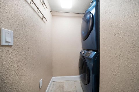 Condo in Indian Rocks Beach, Florida, 2 bedrooms  № 1517358 - photo 27