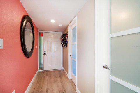Condo in Indian Rocks Beach, Florida, 2 bedrooms  № 1517358 - photo 22