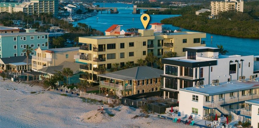 Condo in Indian Rocks Beach, Florida, 2 bedrooms № 1517358
