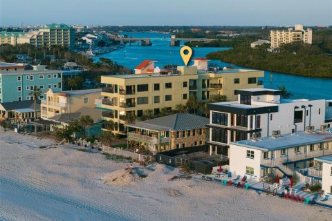 Condo in Indian Rocks Beach, Florida, 2 bedrooms  № 1517358 - photo 2