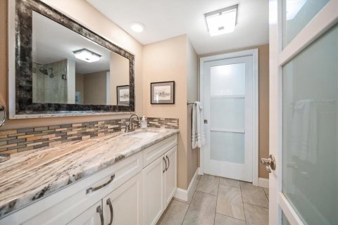 Condo in Indian Rocks Beach, Florida, 2 bedrooms  № 1517358 - photo 25