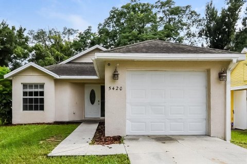 House in Orlando, Florida 3 bedrooms, 143.44 sq.m. № 1880670 - photo 1