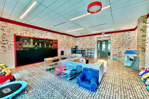 Condo in Miami, Florida, 1 bedroom  № 2401540 - photo 25