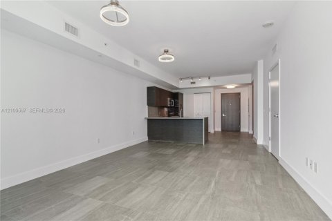 Condo in Miami, Florida, 1 bedroom  № 2401540 - photo 4