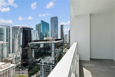 Condo in Miami, Florida, 1 bedroom  № 2401540 - photo 16
