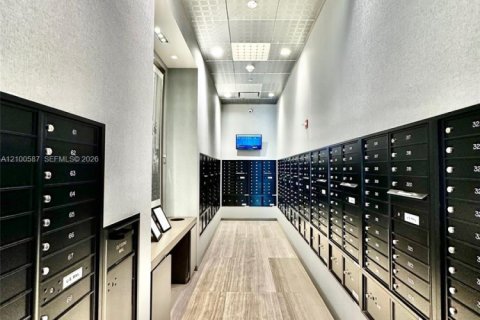 Condo in Miami, Florida, 1 bedroom  № 2401540 - photo 29