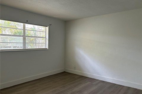Immobilier commercial à vendre à Hallandale Beach, Floride: 225.47 m2 № 2170166 - photo 7