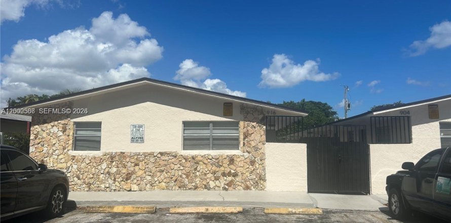 Immobilier commercial à Hallandale Beach, Floride 225.47 m2 № 2170166