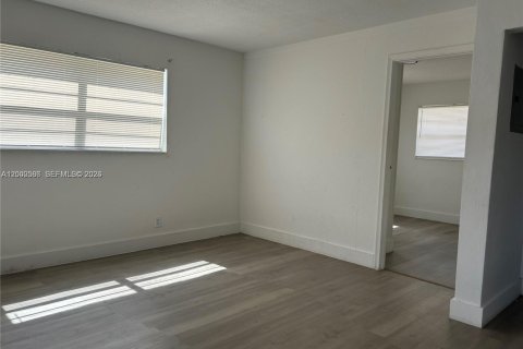 Immobilier commercial à vendre à Hallandale Beach, Floride: 225.47 m2 № 2170166 - photo 3
