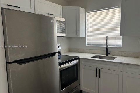 Immobilier commercial à vendre à Hallandale Beach, Floride: 225.47 m2 № 2170166 - photo 9