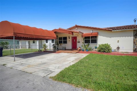 Villa ou maison à vendre à Miami, Floride: 4 chambres, 174.66 m2 № 2024291 - photo 14