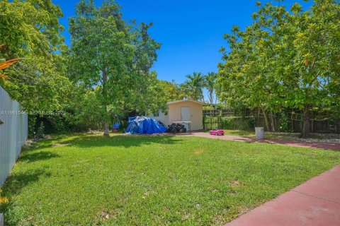 Villa ou maison à vendre à Miami, Floride: 4 chambres, 174.66 m2 № 2024291 - photo 11