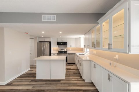 Condo in Daytona Beach, Florida, 3 bedrooms  № 2097810 - photo 3