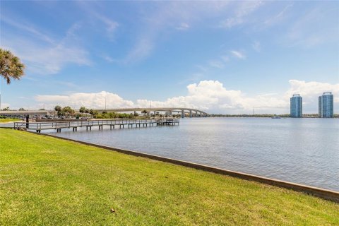 Condo in Daytona Beach, Florida, 3 bedrooms  № 2097810 - photo 16