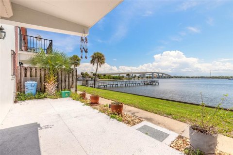 Condo in Daytona Beach, Florida, 3 bedrooms  № 2097810 - photo 13