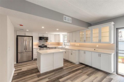Condo in Daytona Beach, Florida, 3 bedrooms  № 2097810 - photo 4