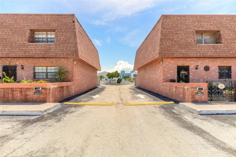 Condo in Daytona Beach, Florida, 3 bedrooms  № 2097810 - photo 22