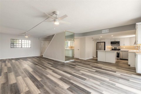 Condo in Daytona Beach, Florida, 3 bedrooms  № 2097810 - photo 8