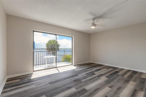 Condo in Daytona Beach, Florida, 3 bedrooms  № 2097810 - photo 12