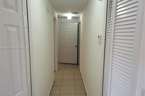 Купить кондоминиум в Хайалиа, Флорида 3 спальни, 91.69м2, № 1989486 - фото 14