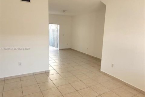 Купить кондоминиум в Хайалиа, Флорида 3 спальни, 91.69м2, № 1989486 - фото 13