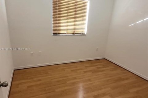 Купить кондоминиум в Хайалиа, Флорида 3 спальни, 91.69м2, № 1989486 - фото 3