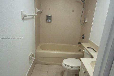 Купить кондоминиум в Хайалиа, Флорида 3 спальни, 91.69м2, № 1989486 - фото 7