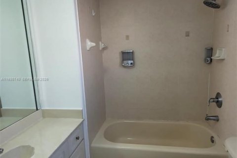 Купить кондоминиум в Хайалиа, Флорида 3 спальни, 91.69м2, № 1989486 - фото 12