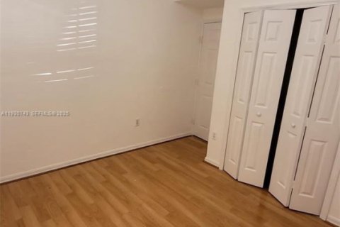 Купить кондоминиум в Хайалиа, Флорида 3 спальни, 91.69м2, № 1989486 - фото 10