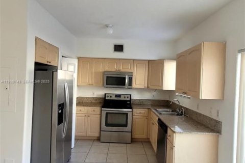 Купить кондоминиум в Хайалиа, Флорида 3 спальни, 91.69м2, № 1989486 - фото 1