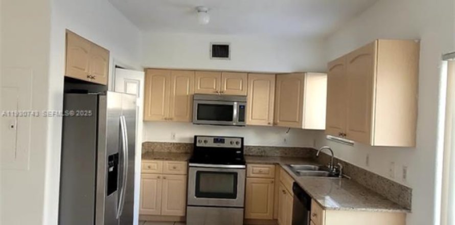 Кондоминиум с 3 спальнями в Хайалиа, Флорида № 1989486