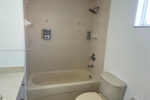 Купить кондоминиум в Хайалиа, Флорида 3 спальни, 91.69м2, № 1989486 - фото 11