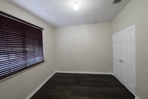 Townhouse in Miami Gardens, Florida 3 bedrooms, 128.02 sq.m. № 2025552 - photo 10