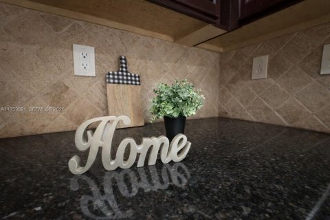 Townhouse in Miami Gardens, Florida 3 bedrooms, 128.02 sq.m. № 2025552 - photo 2