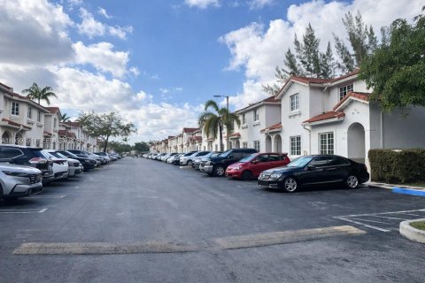 Townhouse in Miami Gardens, Florida 3 bedrooms, 128.02 sq.m. № 2025552 - photo 12