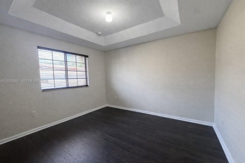 Townhouse in Miami Gardens, Florida 3 bedrooms, 128.02 sq.m. № 2025552 - photo 11