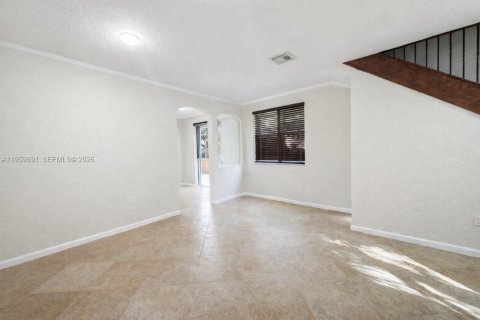 Townhouse in Miami Gardens, Florida 3 bedrooms, 128.02 sq.m. № 2025552 - photo 4