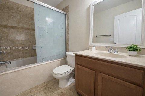 Townhouse in Miami Gardens, Florida 3 bedrooms, 128.02 sq.m. № 2025552 - photo 9