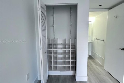 Купить кондоминиум в Майами, Флорида 1 спальня, 72.46м2, № 1945875 - фото 15