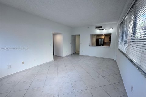 Купить кондоминиум в Майами, Флорида 1 спальня, 72.46м2, № 1945875 - фото 6