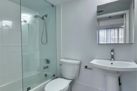 Купить кондоминиум в Майами, Флорида 1 спальня, 72.46м2, № 1945875 - фото 12