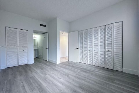 Купить кондоминиум в Майами, Флорида 1 спальня, 72.46м2, № 1945875 - фото 10