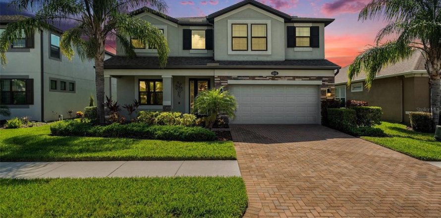 House in Lutz, Florida 5 bedrooms, 328.04 sq.m. № 1803432