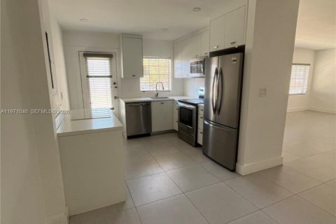 Condominio en alquiler en North Miami, Florida, 2 dormitorios, 118.08 m2 № 2033144 - foto 7