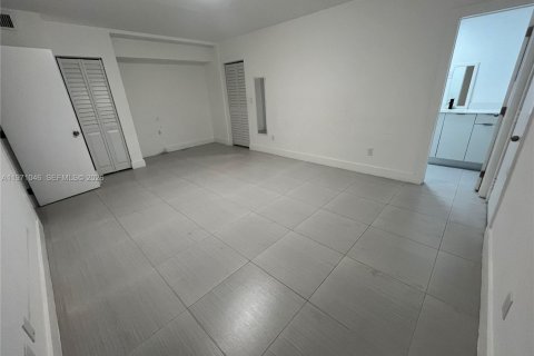 Condominio en alquiler en North Miami, Florida, 2 dormitorios, 118.08 m2 № 2033144 - foto 25